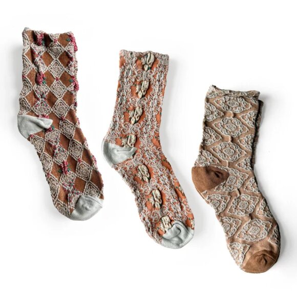 NWT Romantic Pink Violet Floral Textured Socks - Picture 4 of 5